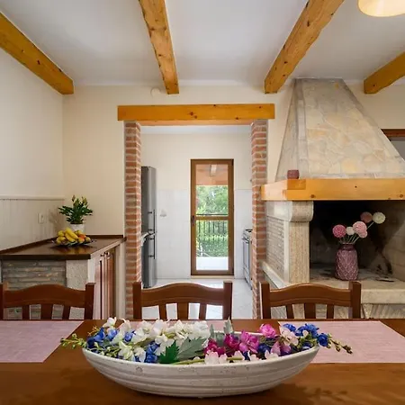 Villa Casa Ana Tripari By Briskva *