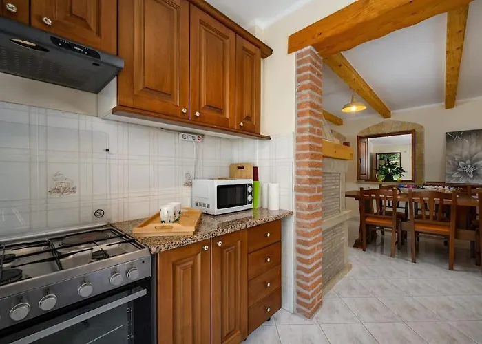 Casa Ana Tripari By Briskva *